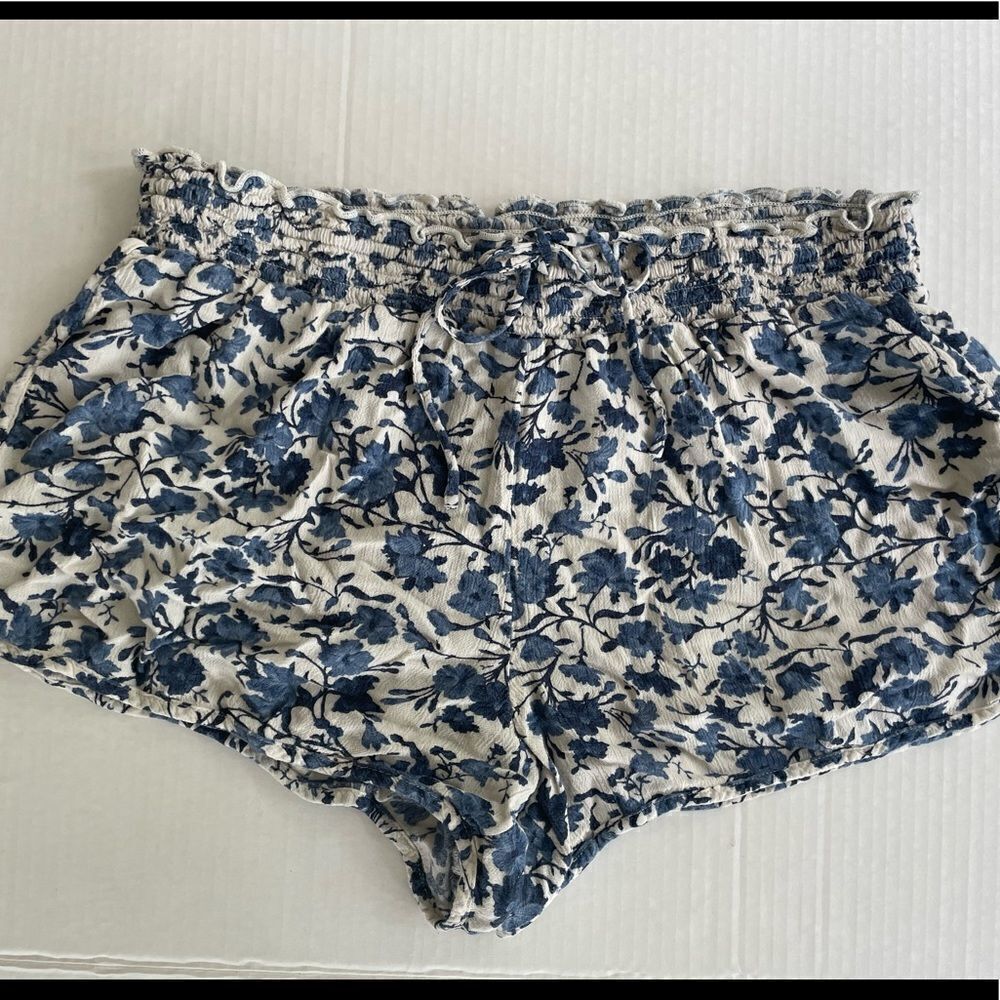 American Eagle Outfitters Cream and Blue Floral Smocked Waist Shorts